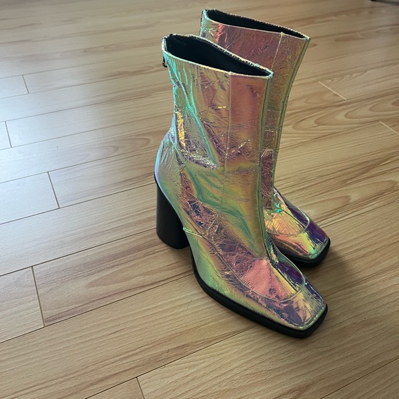 L’Intervalle Holographic Iridescent Ankle Boots - Picture 4 of 5